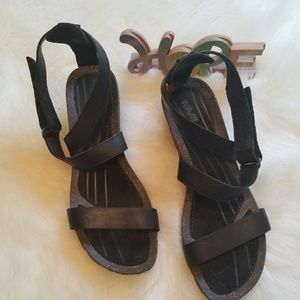 teva ysidro stitch wedge